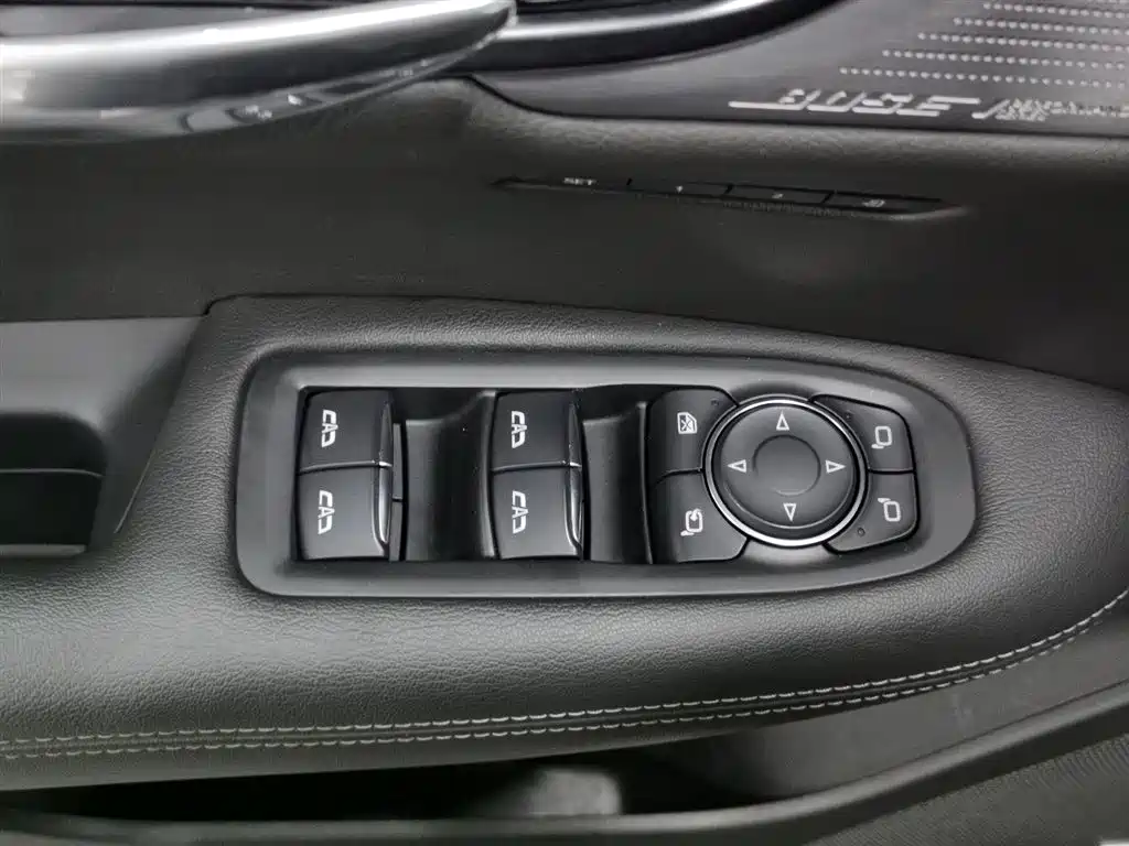 Cadillac XT6 2022 2.0T мест Luxury
