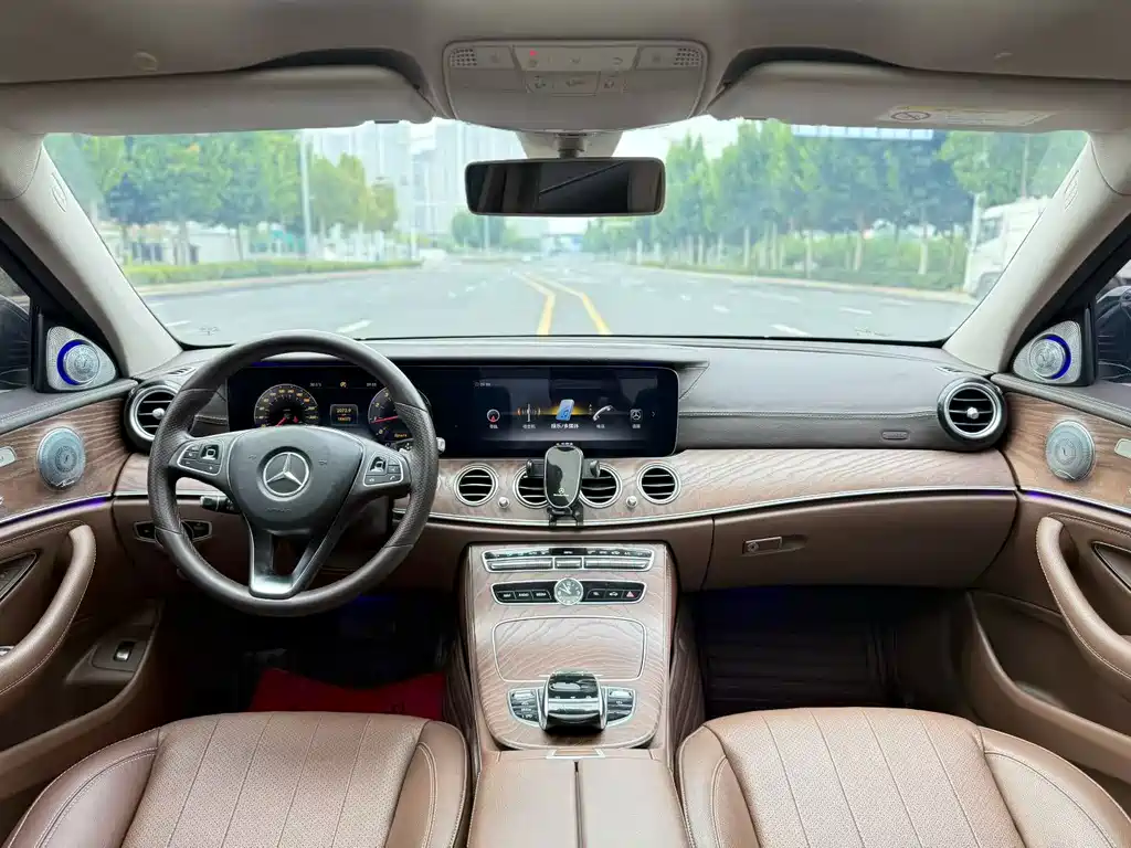 Mercedes-Benz E-Class — миниатюра 5