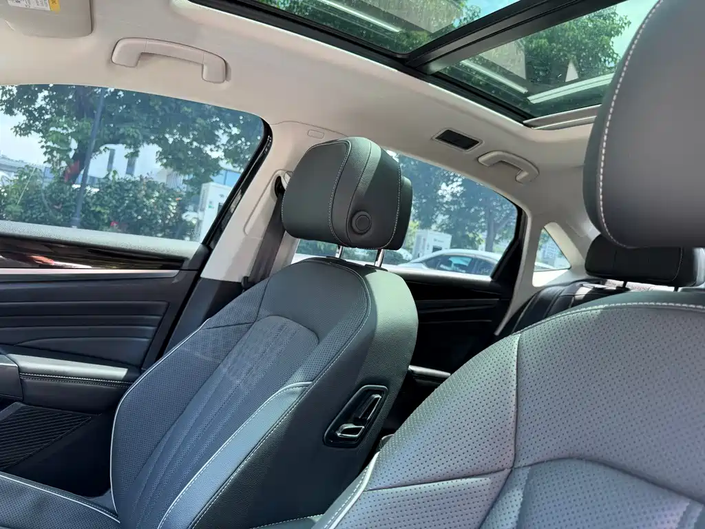 Volkswagen Passat 2024 330TSI Elite