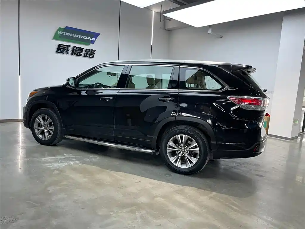 TOYOTA HIGHLANDER