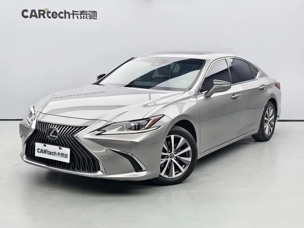 Lexus ES 2020