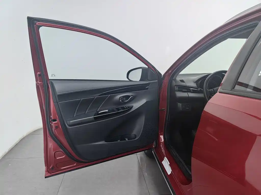 Toyota Yaris L 2022 — фото 8