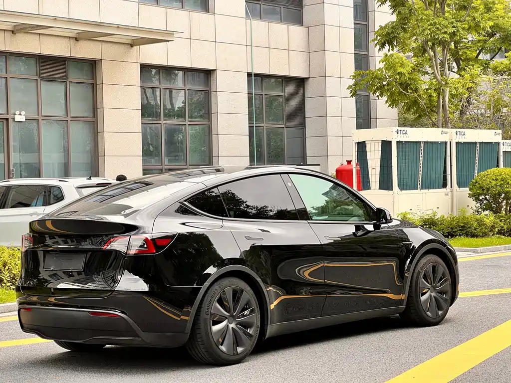 Tesla Model Y — фотографии объявления, Фото 15