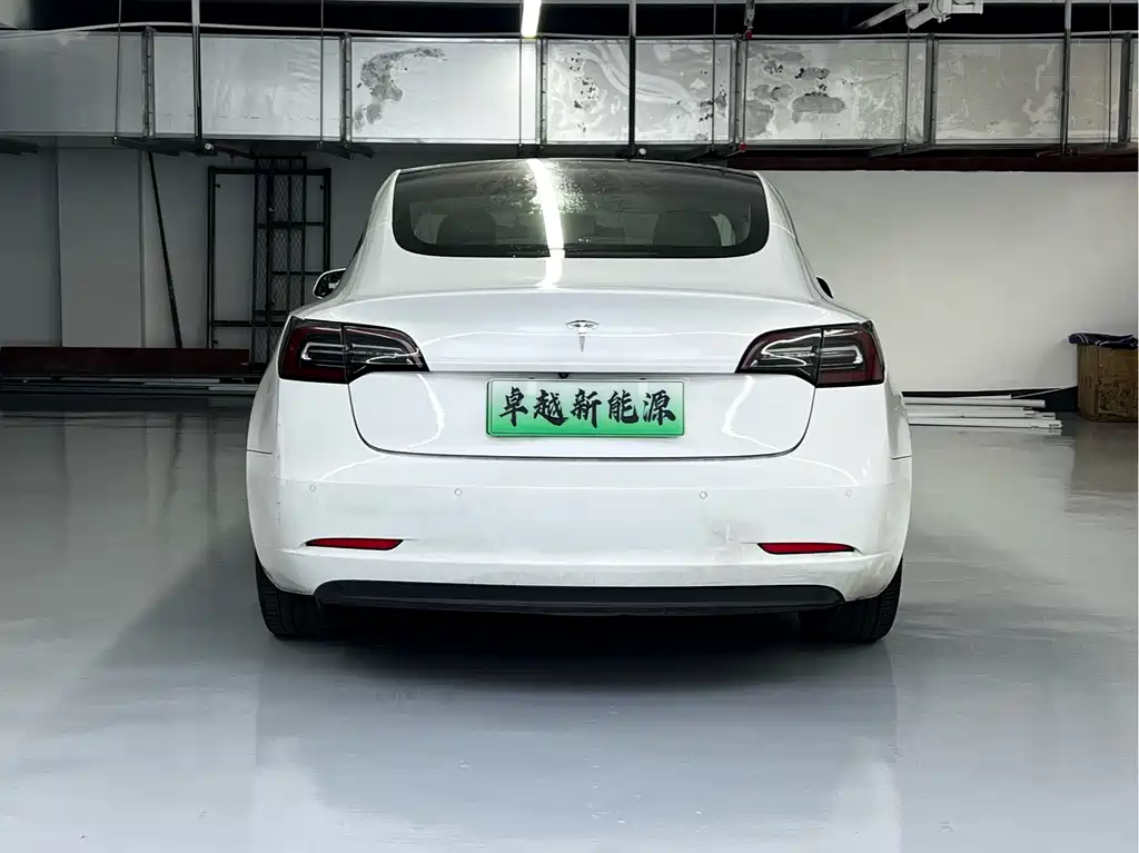 Tesla Model 3 — миниатюра 12