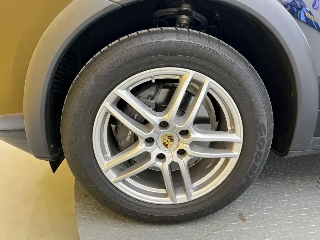 Porsche Cayenne — миниатюра 7