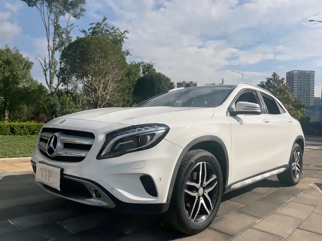 MERCEDES-BENZ GLA