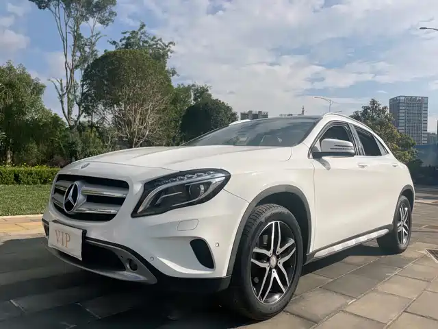 MERCEDES-BENZ GLA