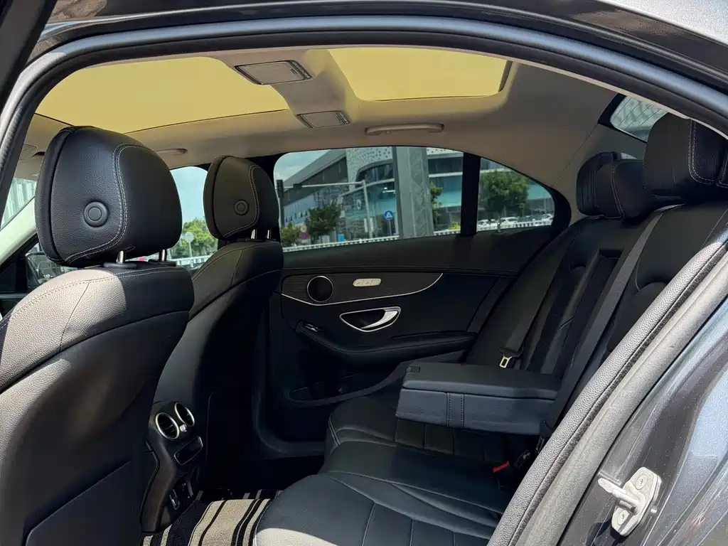 Mercedes-Benz C-Class — миниатюра 7