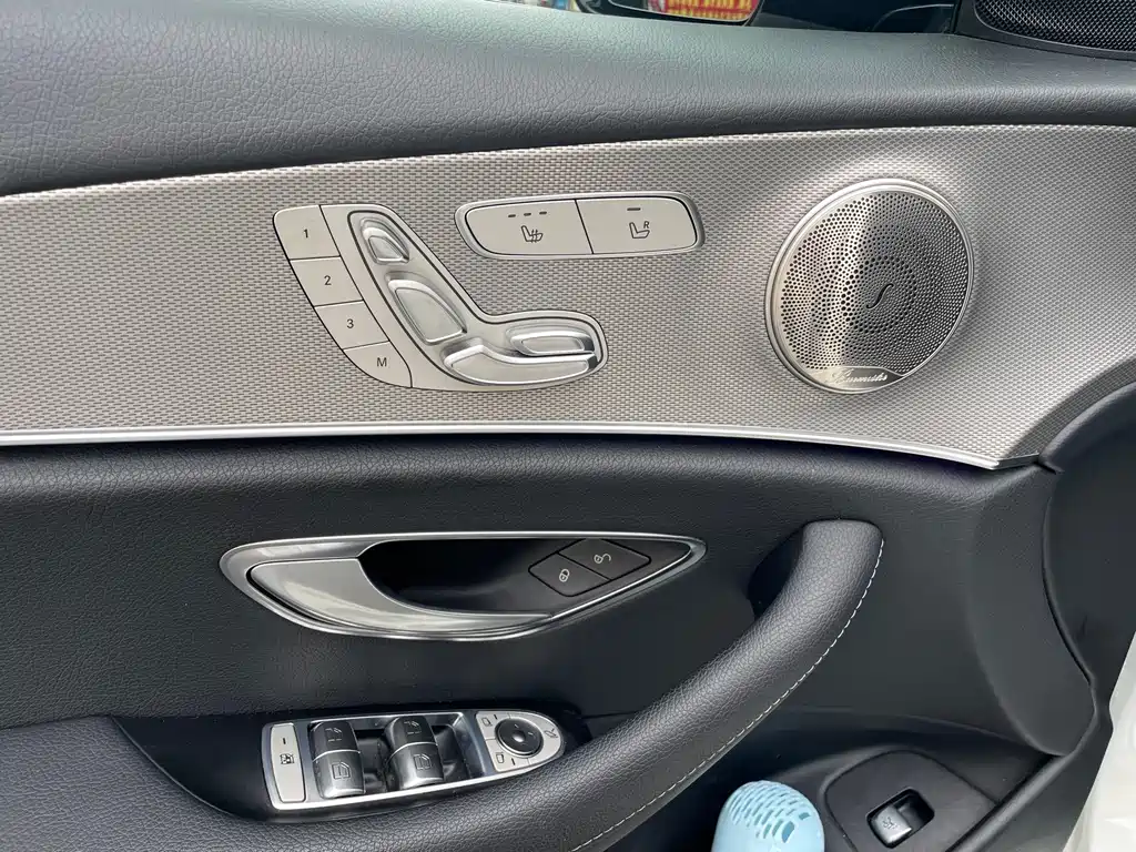 Mercedes-Benz E-Class — миниатюра 5