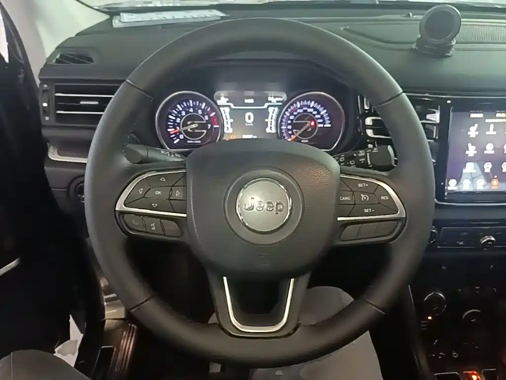 Jeep Grand Commander — миниатюра 11