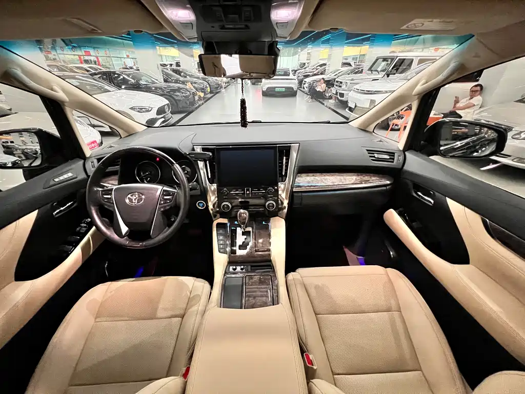 Toyota Alphard 2021 2.5L Luxury
