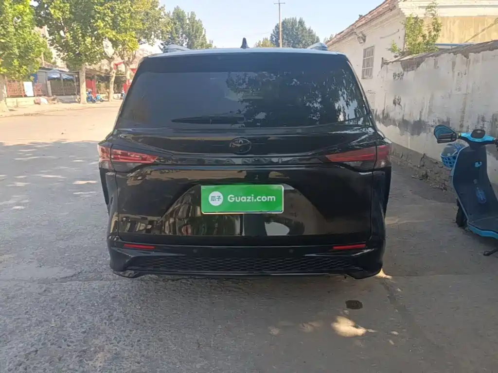Toyota Granvia — миниатюра 6