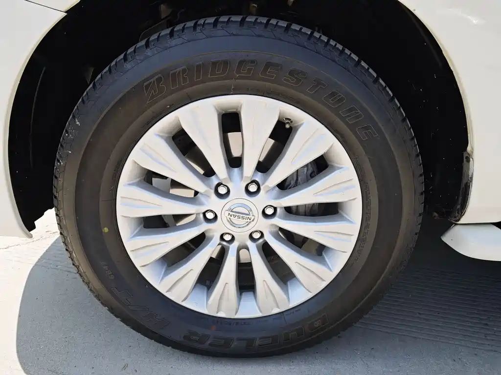 Nissan Patrol 2017 5.6L