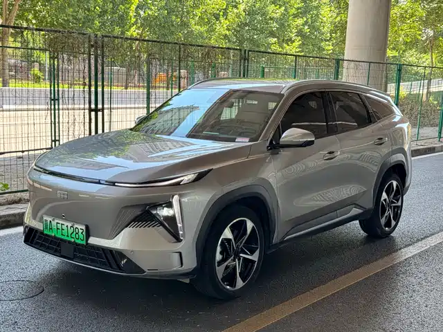2024 Geely Galaxy L7