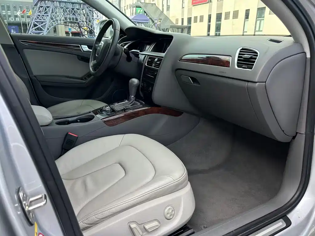 Audi A4L 2011 2.0 TFSI Luxury