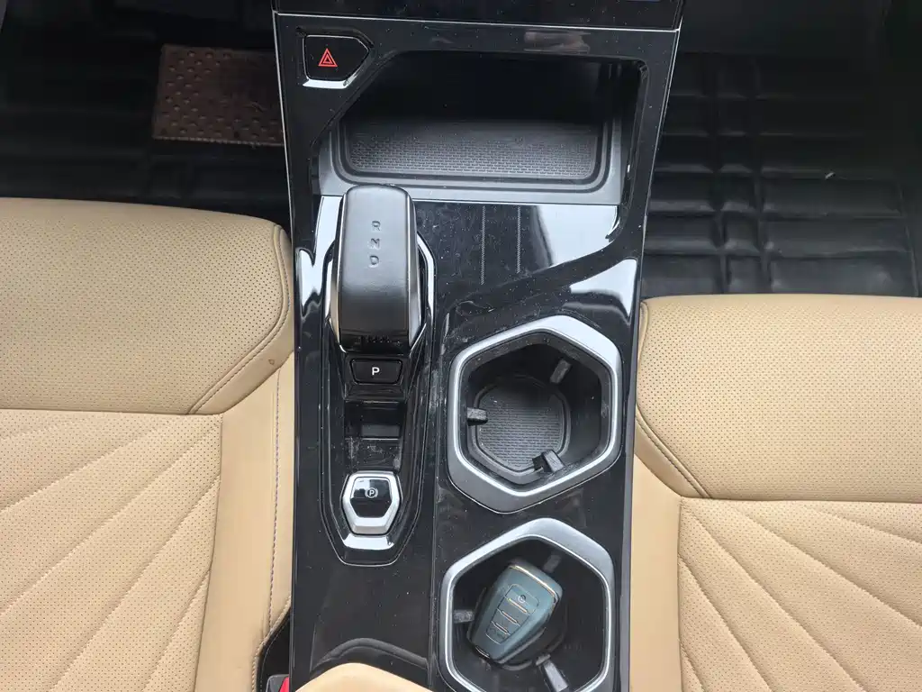 Geely Boyue L — миниатюра 15