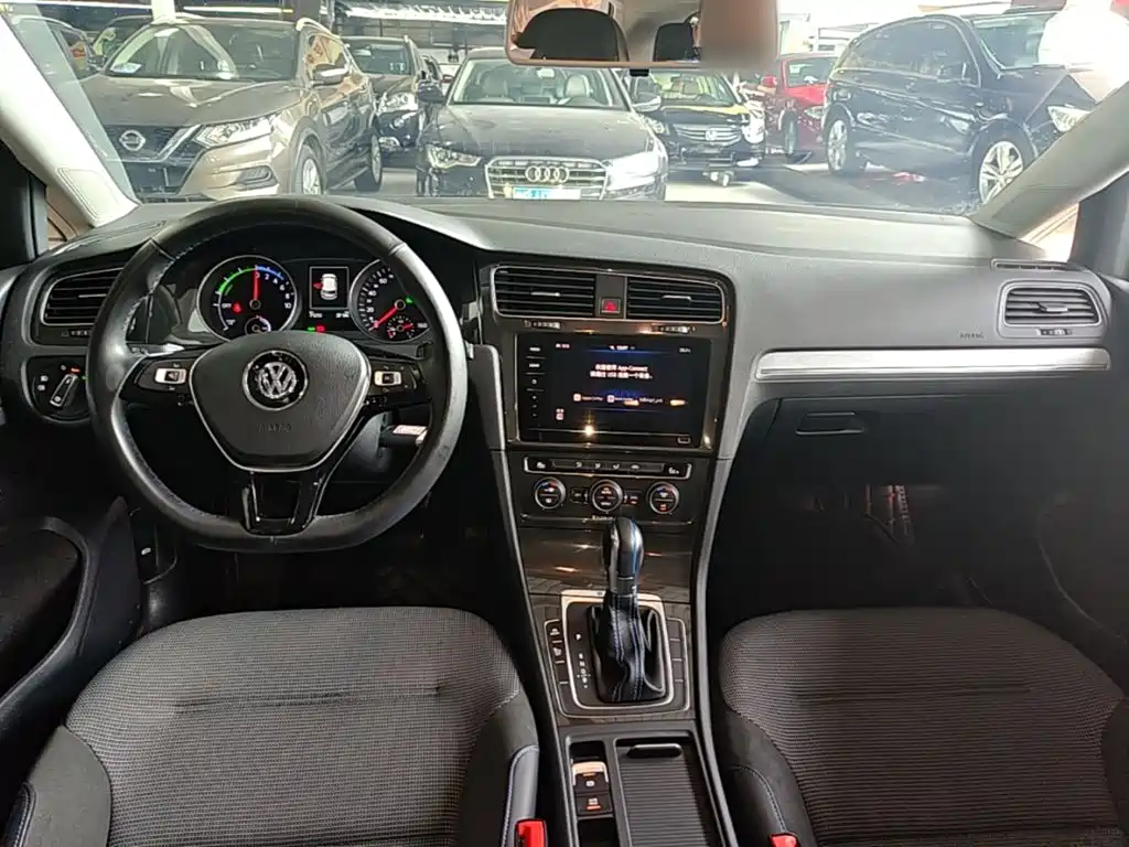 Volkswagen Golf EV — миниатюра 10