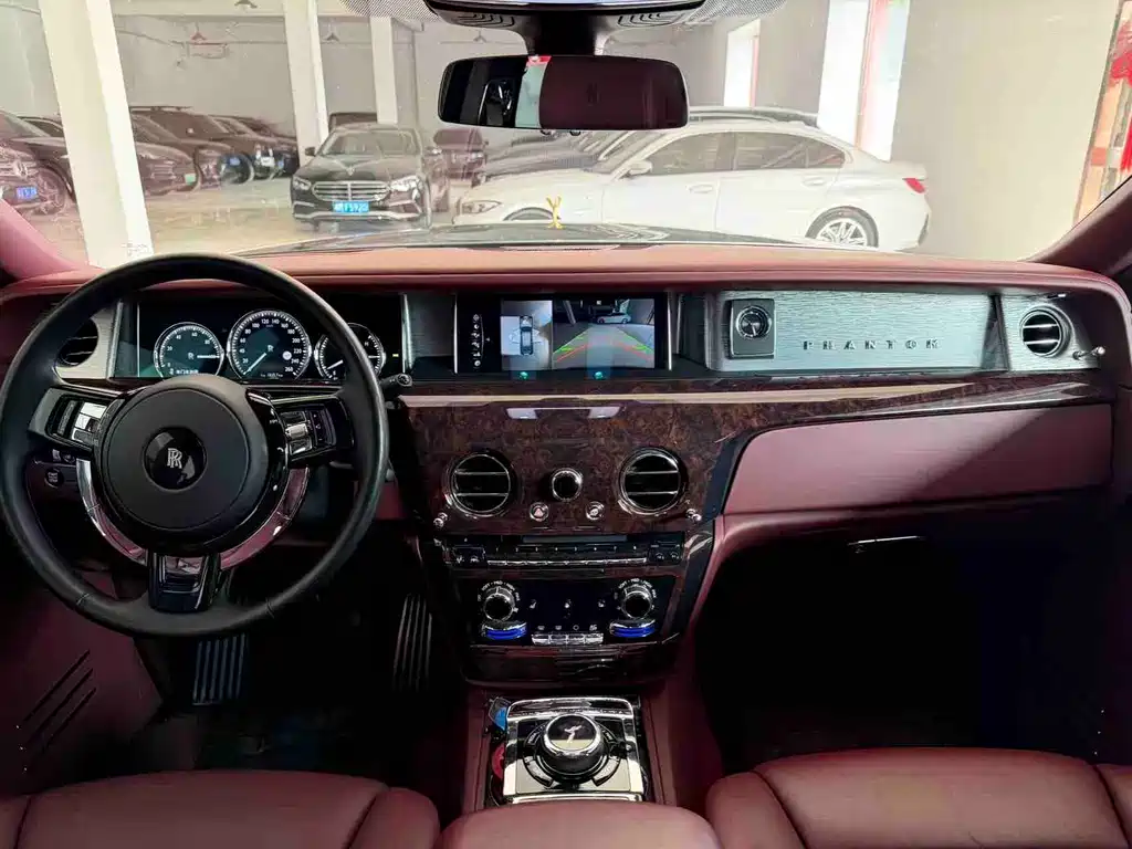 Rolls-Royce Phantom 6.7T Standard Wheelbase Edition, фото 9