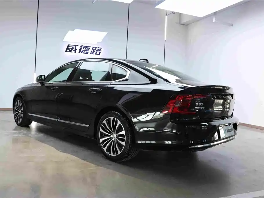 Volvo S90 2024 B5 Luxury