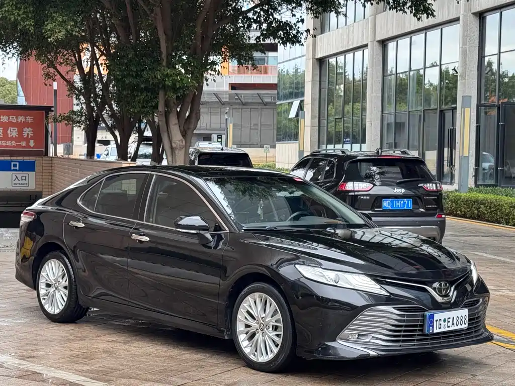 TOYOTA CAMRY
