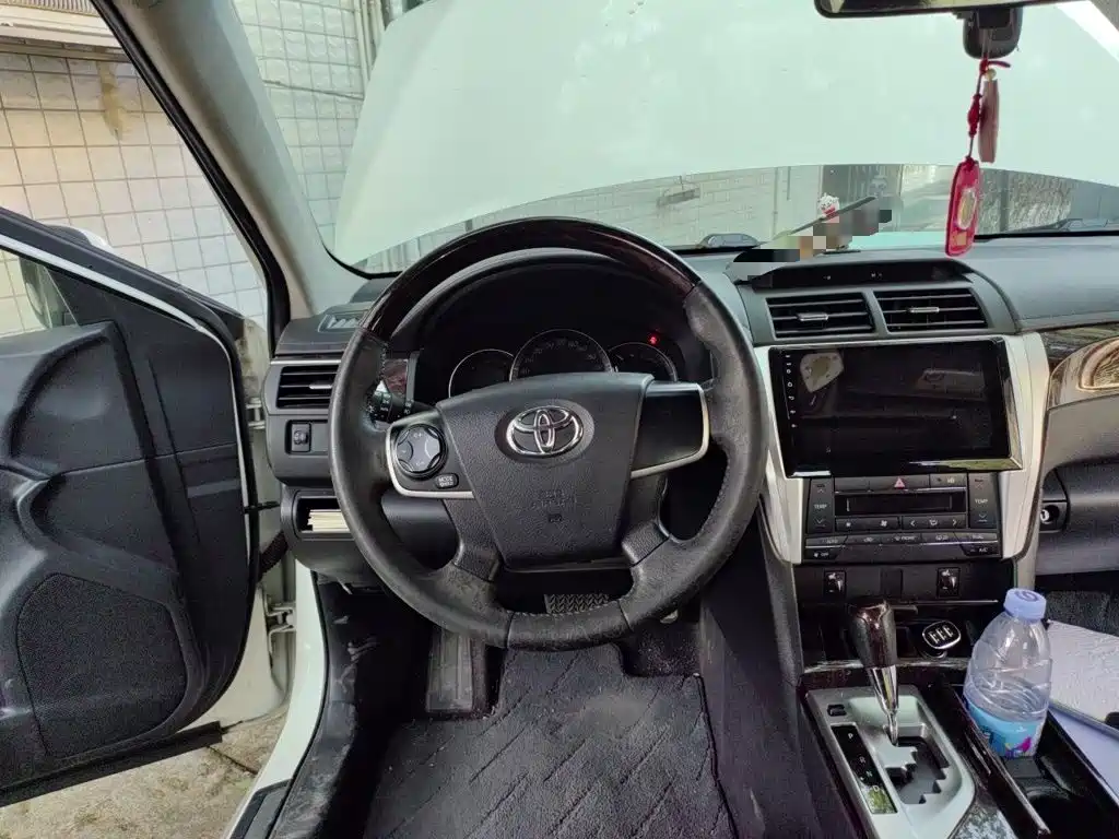 Toyota Camry — миниатюра 3