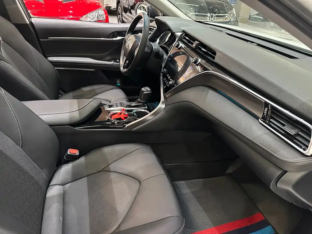 Toyota Camry — миниатюра 13