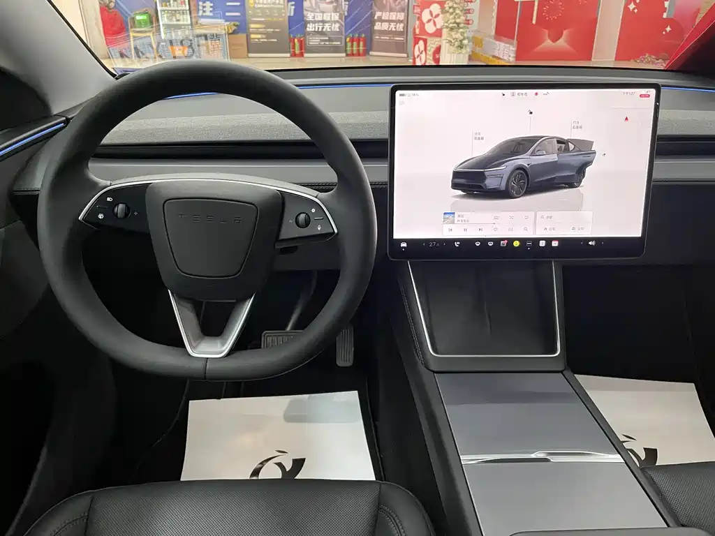 TESLA MODEL Y