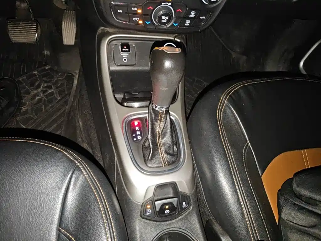 Jeep Compass — миниатюра 10