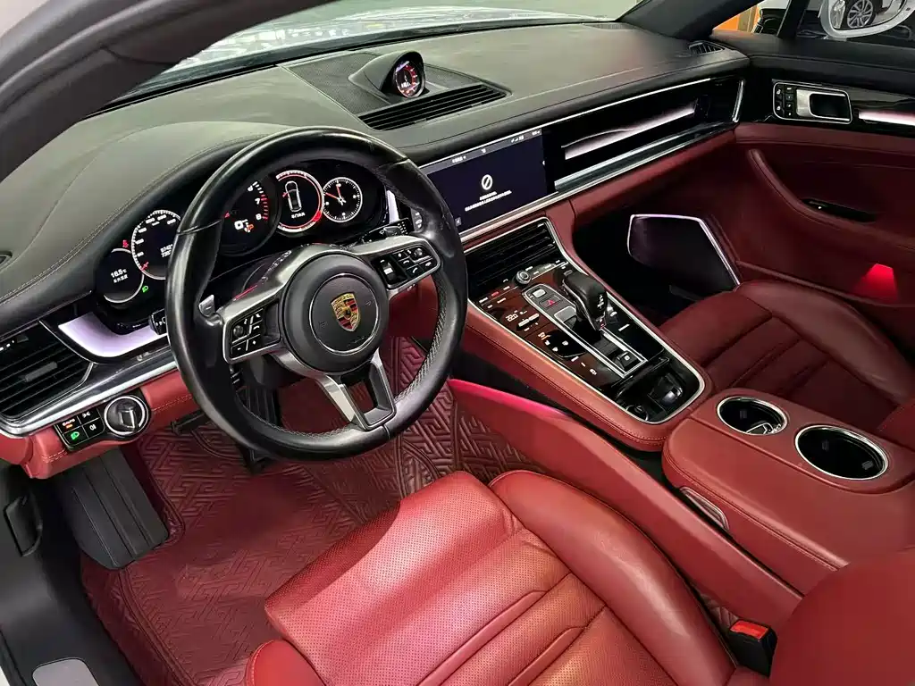 PORSCHE PANAMERA