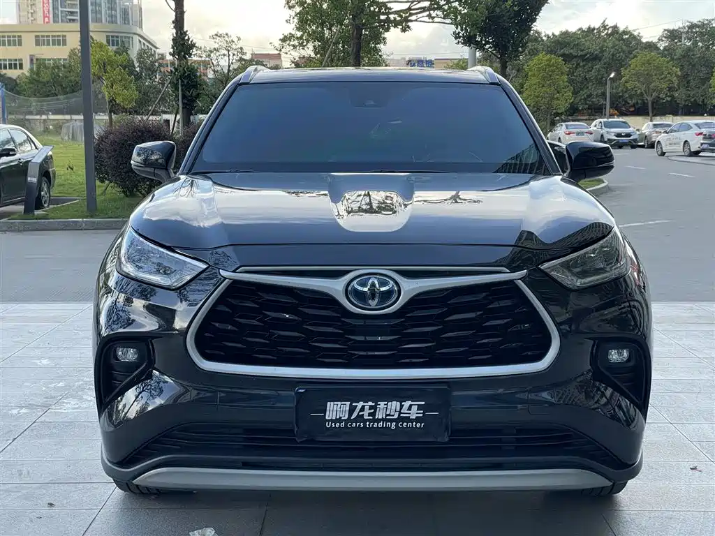 Toyota Highlander 2023 2.5L Luxury 7 мест
