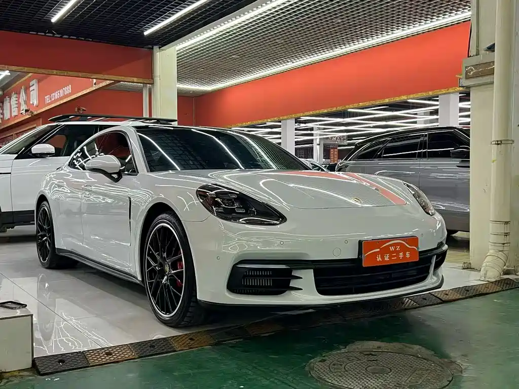 PORSCHE PANAMERA