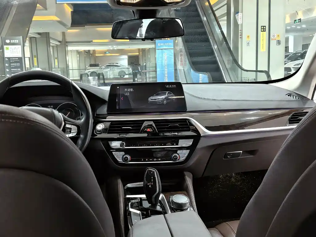 BMW 5 Series — миниатюра 7