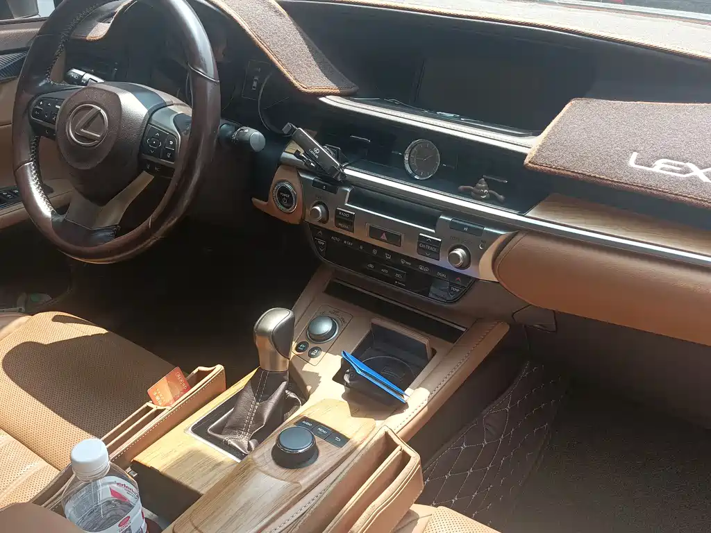 Lexus ES 2015 300h Comfort
