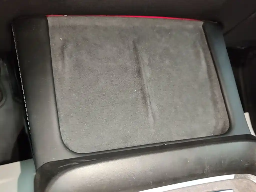 Tesla Model Y — миниатюра 9