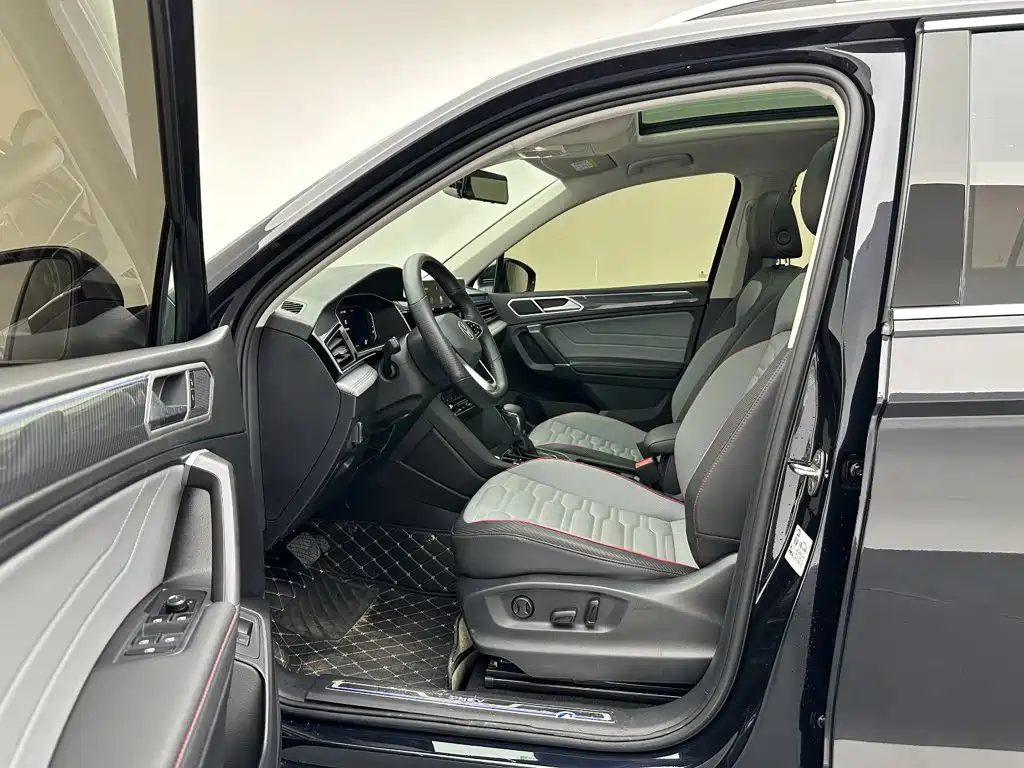 Volkswagen Tiguan L PHEV — миниатюра 9