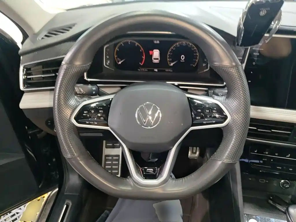 Volkswagen Tiguan L — миниатюра 11