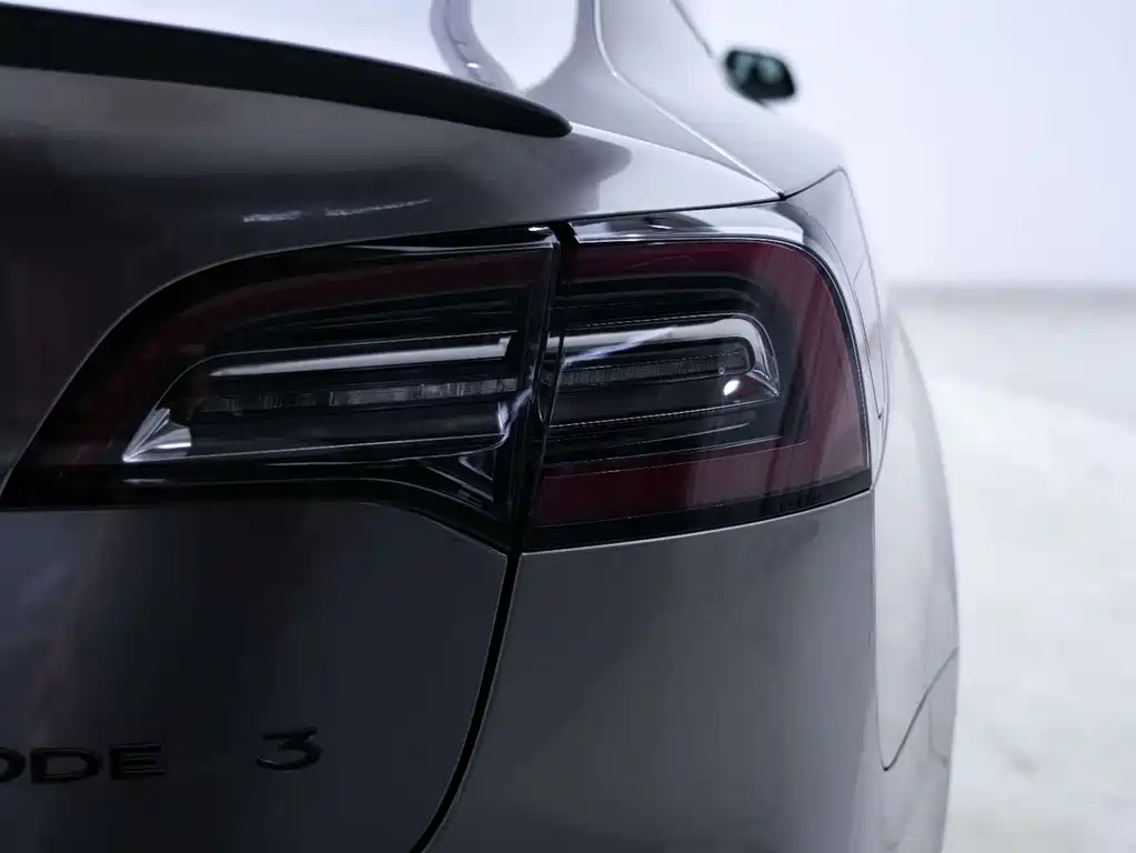 Tesla Model 3 — миниатюра 13