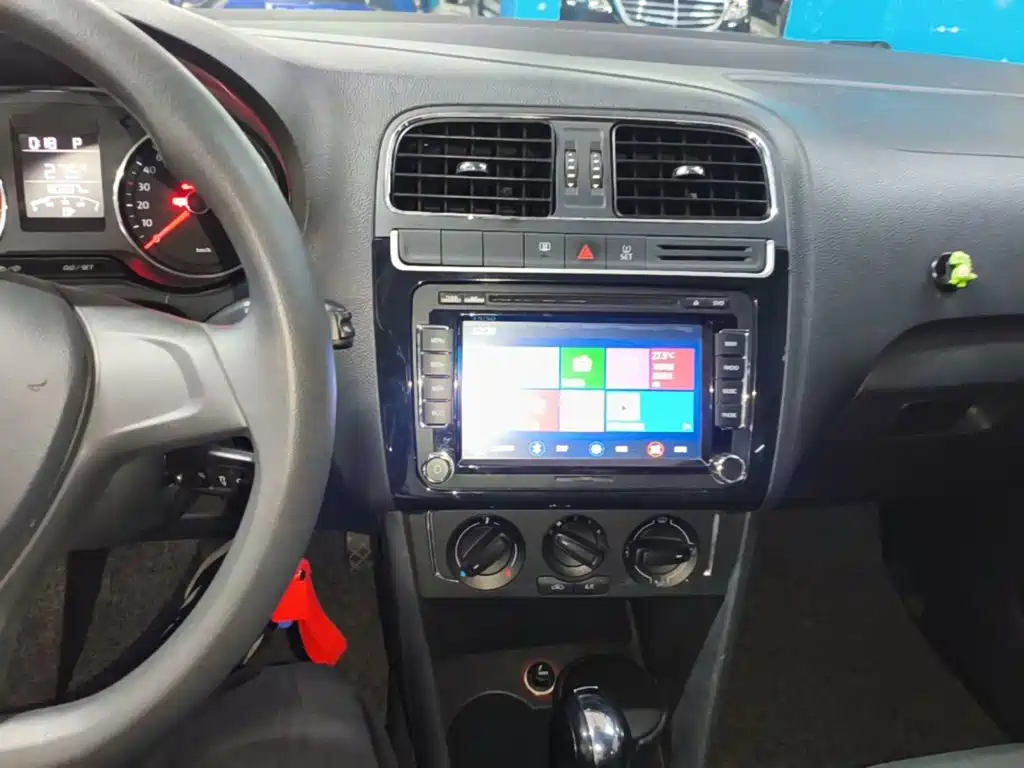 Volkswagen Polo — миниатюра 13