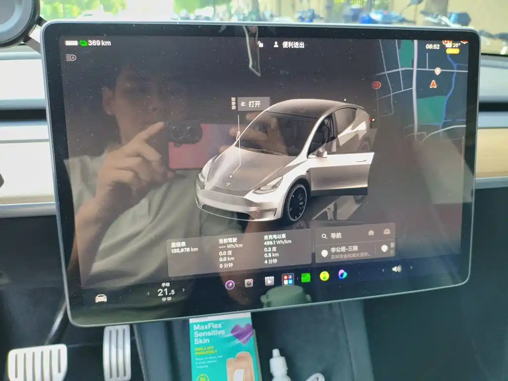 Tesla Model Y — миниатюра 15