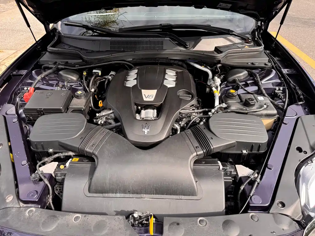 Maserati Quattroporte — миниатюра 18