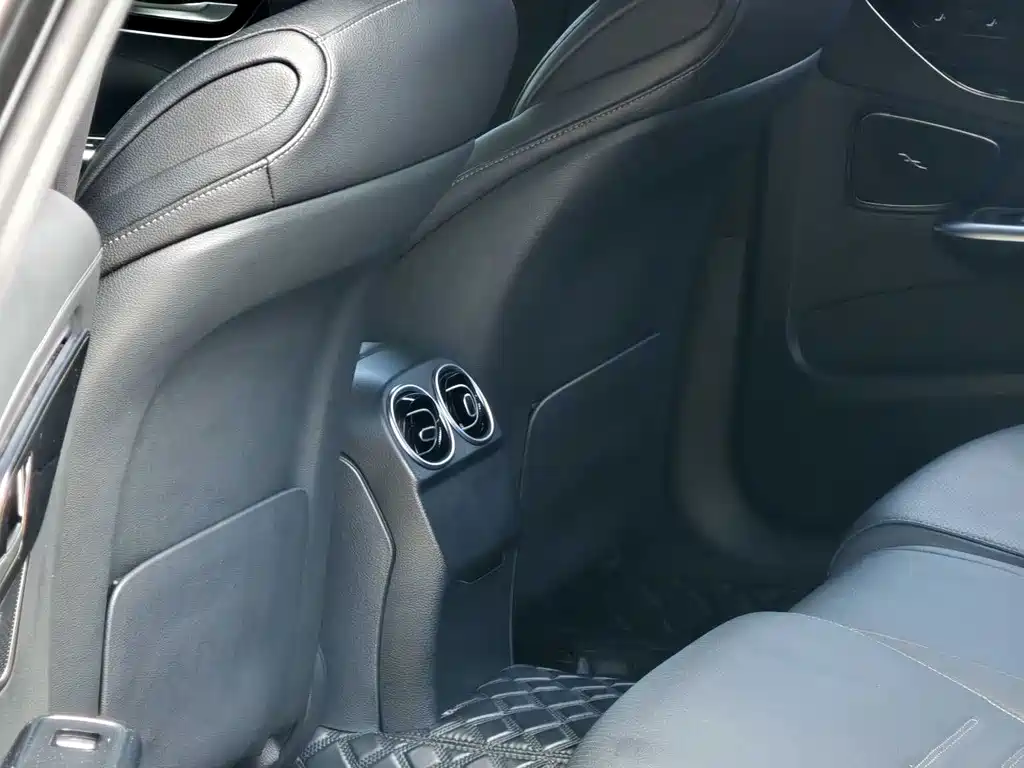 Mercedes-Benz C-Class — миниатюра 16