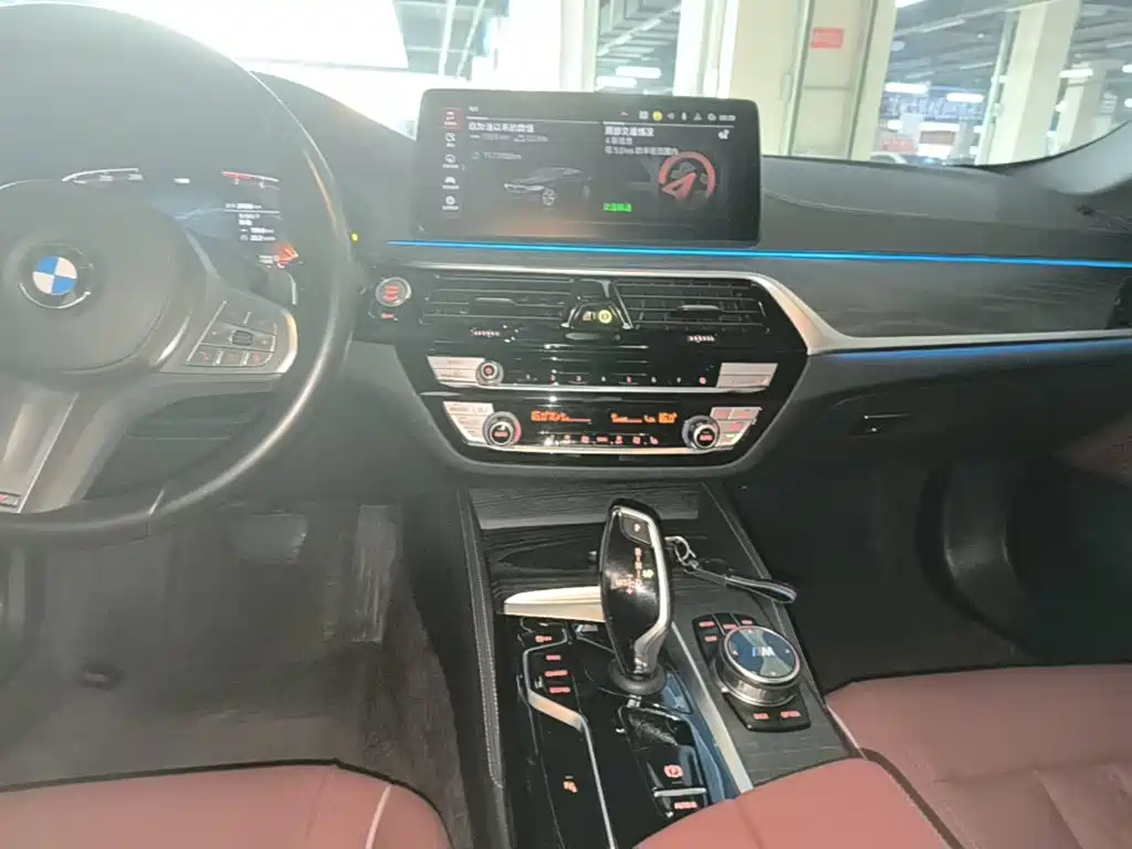 BMW 5 Series — миниатюра 13