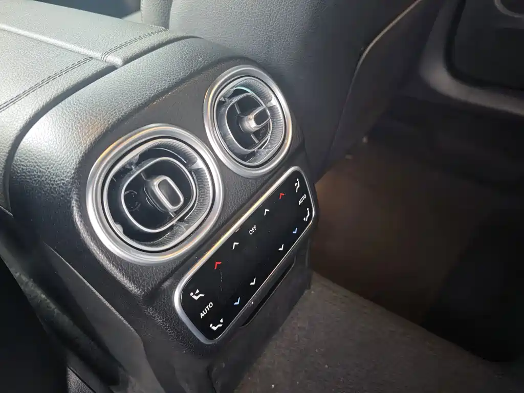 Mercedes-Benz C-Class — миниатюра 25