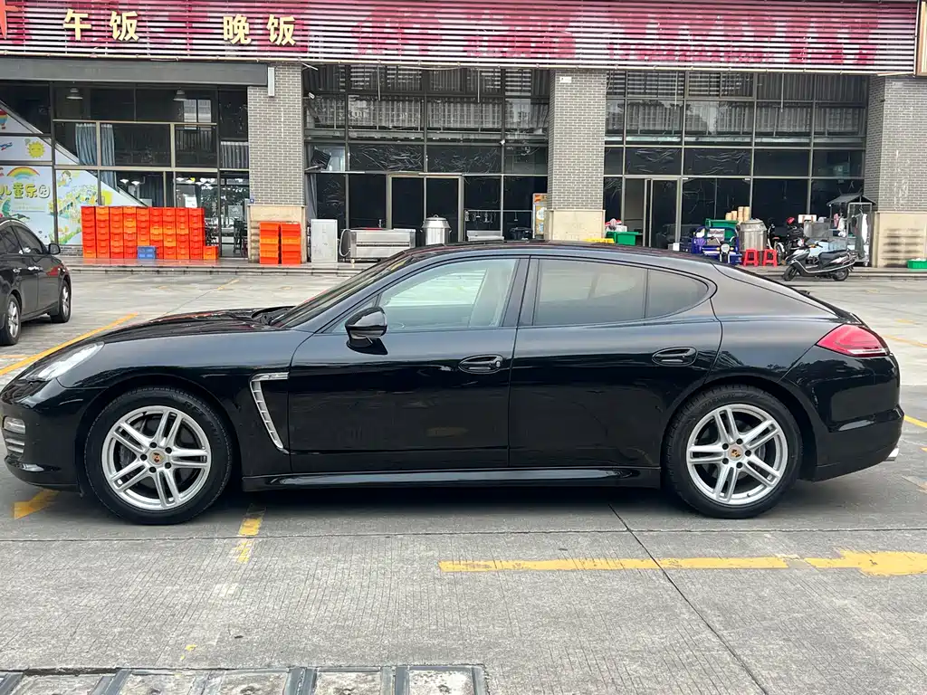 Porsche Panamera 2013 Panamera Platinum Edition 3.6L
