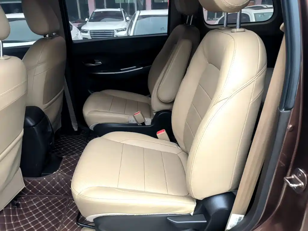 Wuling Hongguang — миниатюра 17