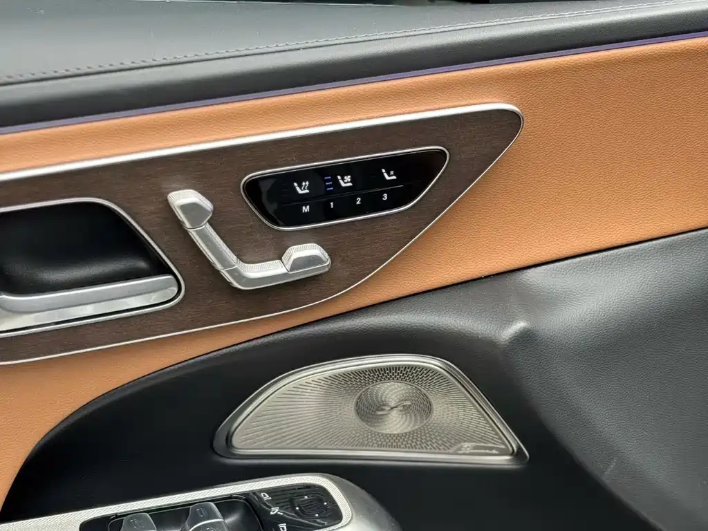 Mercedes-Benz E-Class — миниатюра 3