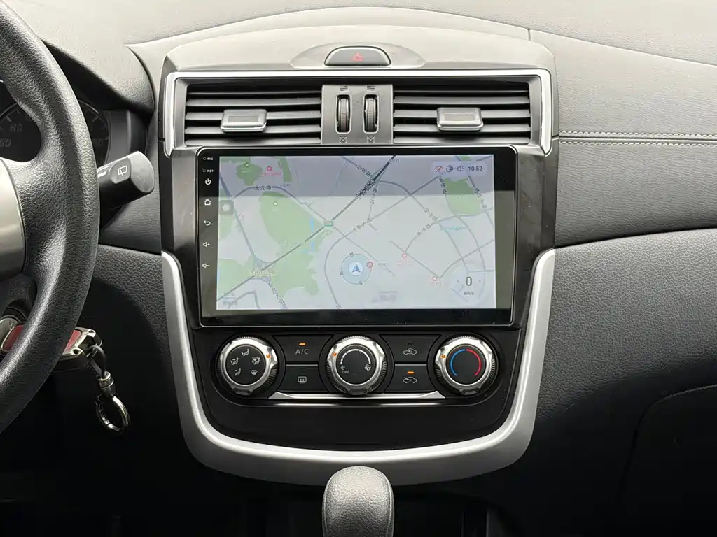 Nissan Tiida — миниатюра 12