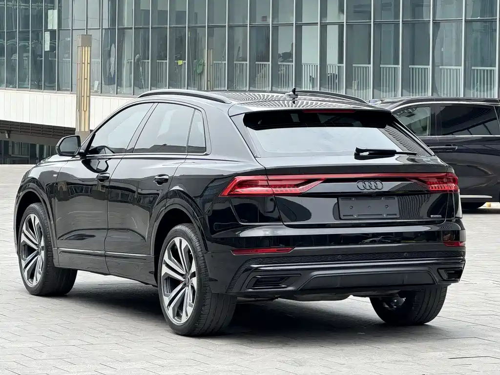 Audi Q8 2022 55 TFSI Premium