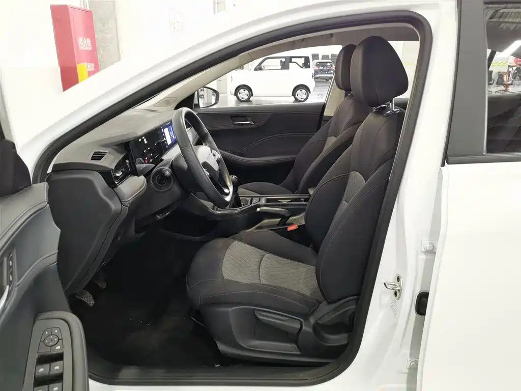 Roewe i5 2023 1.5L MT