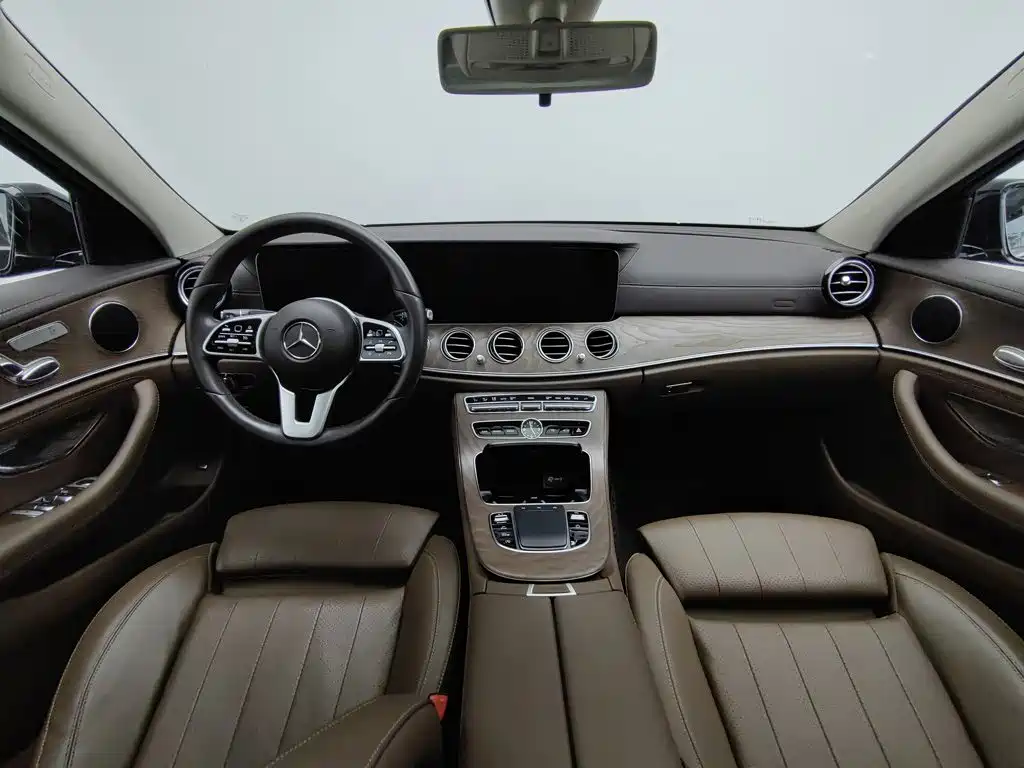 Mercedes-Benz E-Class — миниатюра 5